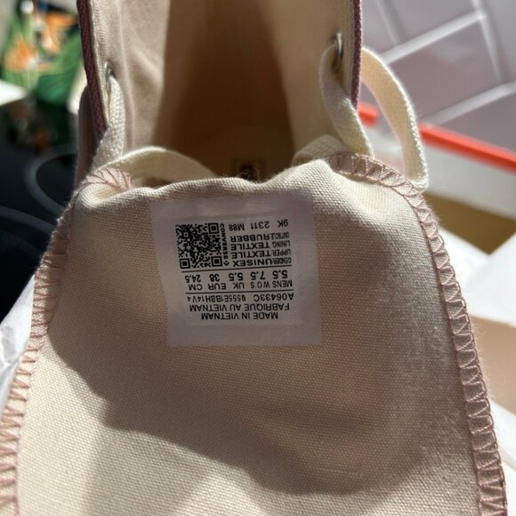 NWOT Converse Chuck 70 DeLuxe Platform Sneakers, Static Pink, Size 7.5 Women's - Picture 3 of 7
